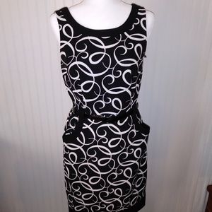 London Times. Swirl Dress w/side pockets